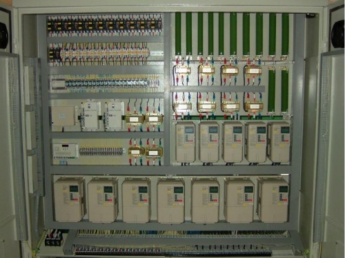 继电器一般内蒙古变频控制柜是可以直接将指令发到控制回路里的
